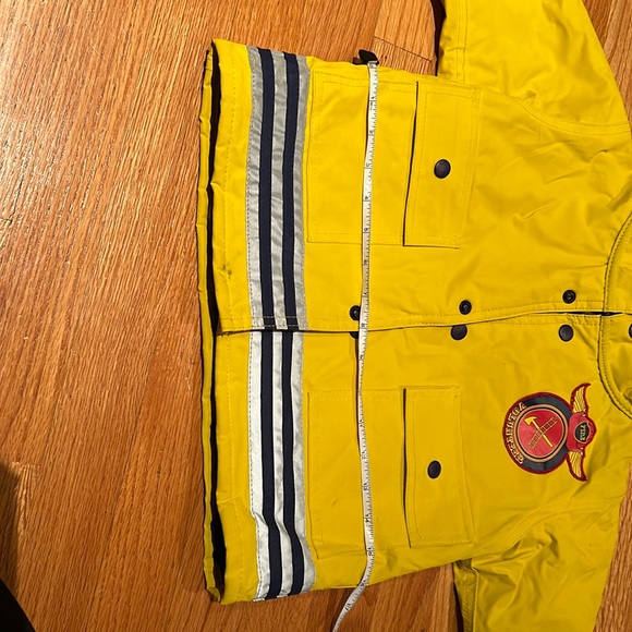 Size 2 raincoat for kids - Picture 5 of 12